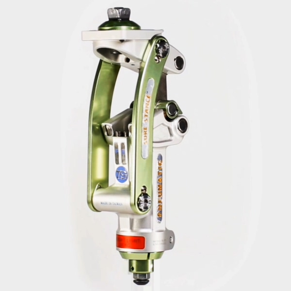 TK-5P73 五轴承重自锁合金气压膝关节